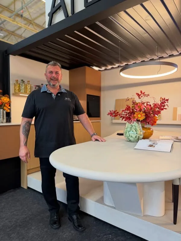 Davy van S-Dlux in zijn showroom